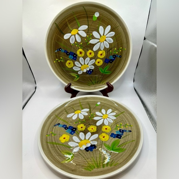 SOLD 2 Mancioli Italy 10 in. Ceramic Plate /Platter 72/21 Hand painted Daisy - Picture 2 of 4